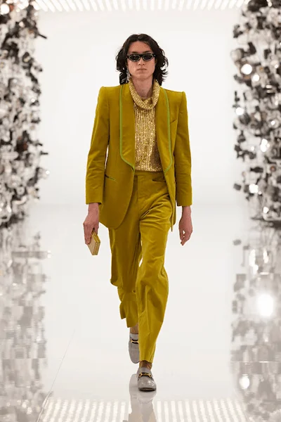 Look 16